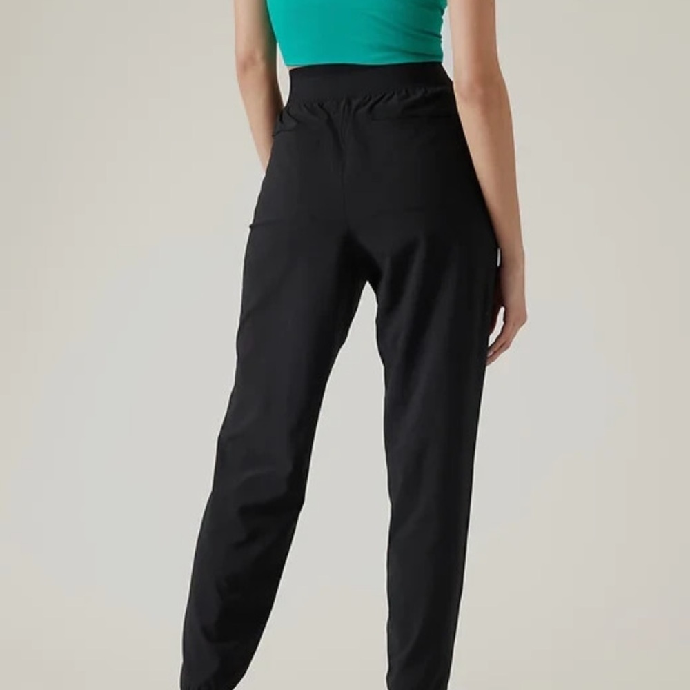 Athleta Wander Pant Black Lightweight Jogger Style Travel Pants - Size 4